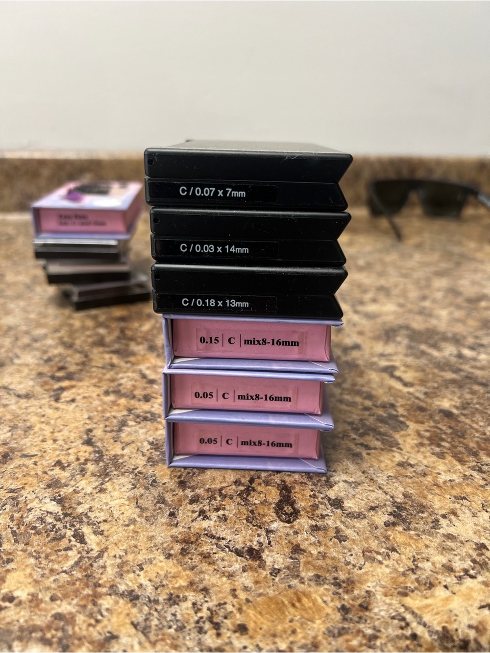 Pink Individual Eyelash Extension Trays – Professional Volume Lashes
